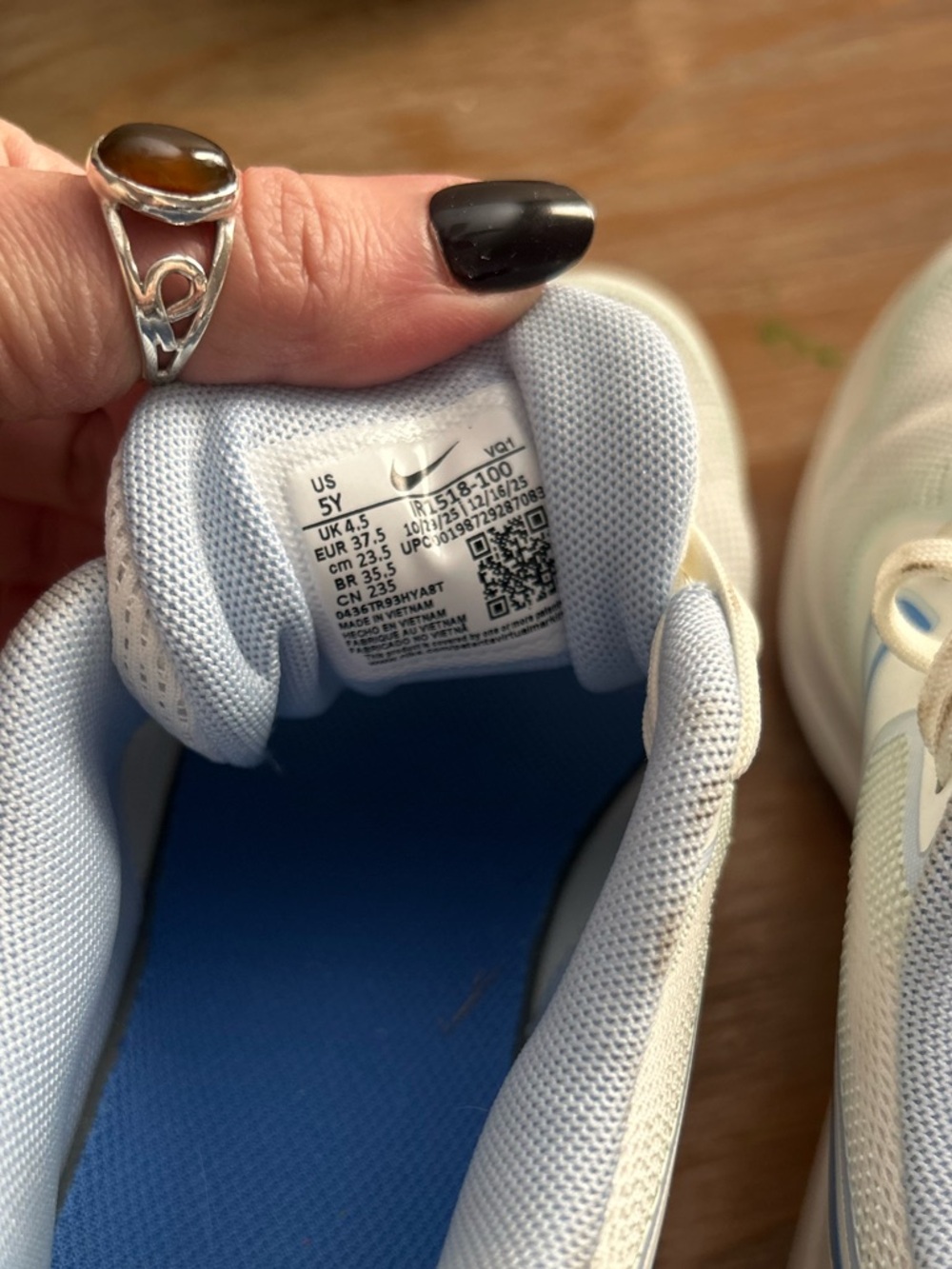 Nike Cosmic Runner Shoes - Picture 7 of 12